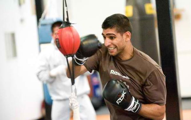 Amir Khan considers Dubai vs Devon Alexander