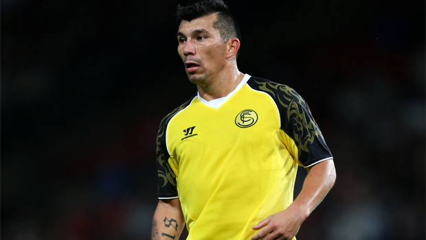 Cardiff City signs Gary Medel