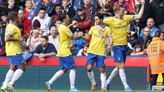 Arsenal celebrates against crystal palace