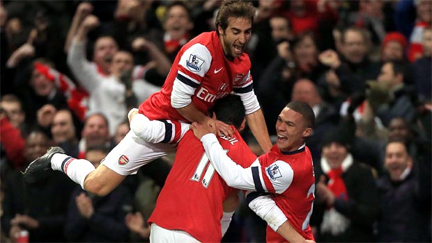 Arsenal midfielder Mathieu Flamini with teammates