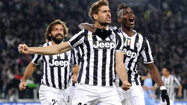 Juventus striker Fernando Llorente and team