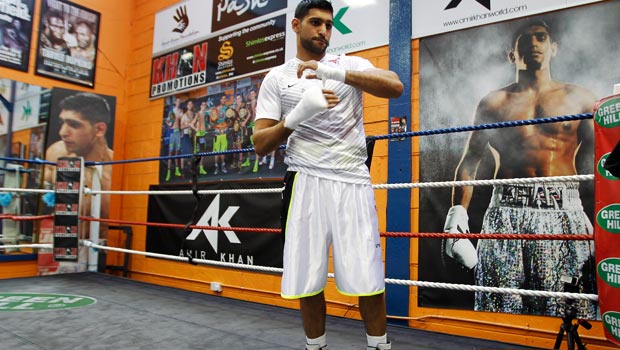 Amir Khan calls out Floyd Mayweather