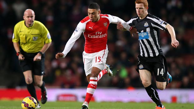 Jack Colback and Alex Oxlade-Chamberlain Arsenal v Newcastle United