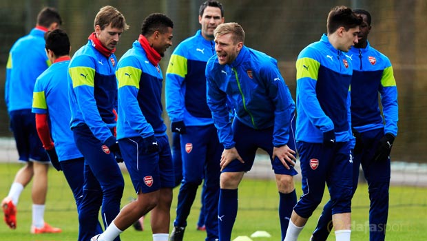 Arsenal-Per-Mertesacker-Champions-League