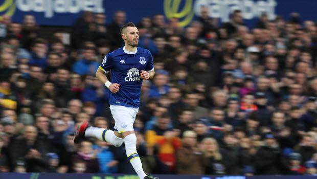 Everton Schneiderlin aiming for Europa League