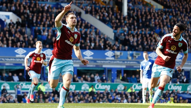 Sam-Vokes-Burnley-vs-Manchester-United