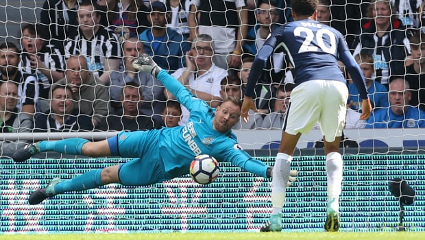 Newcastle-United-goalkeeper-Rob-Elliot