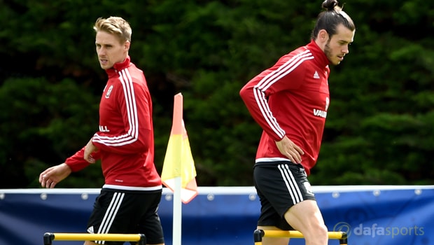 David-Edwards-and-Gareth-Bale-Wales-World-Cup-qualifiers